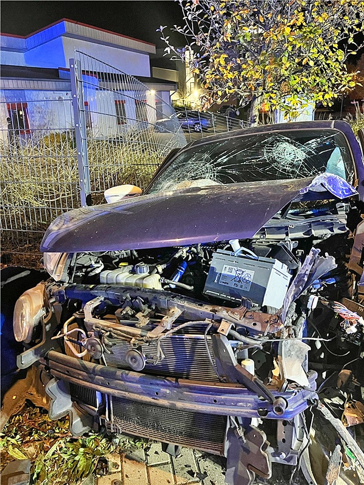 POL-ME: Sekundenschlaf: Zwei Schwerverletzte bei Autounfall - 2511004