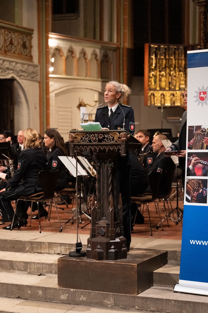 POL-LG: ++ Advents-Benefizkonzerts ein voller Erfolg ++ musikalischer Hochgenuss & herausragende Spende für die Arbeit der Kriminalprävention ++ mehr als 3.800 Euro für die Gewaltprävention ...