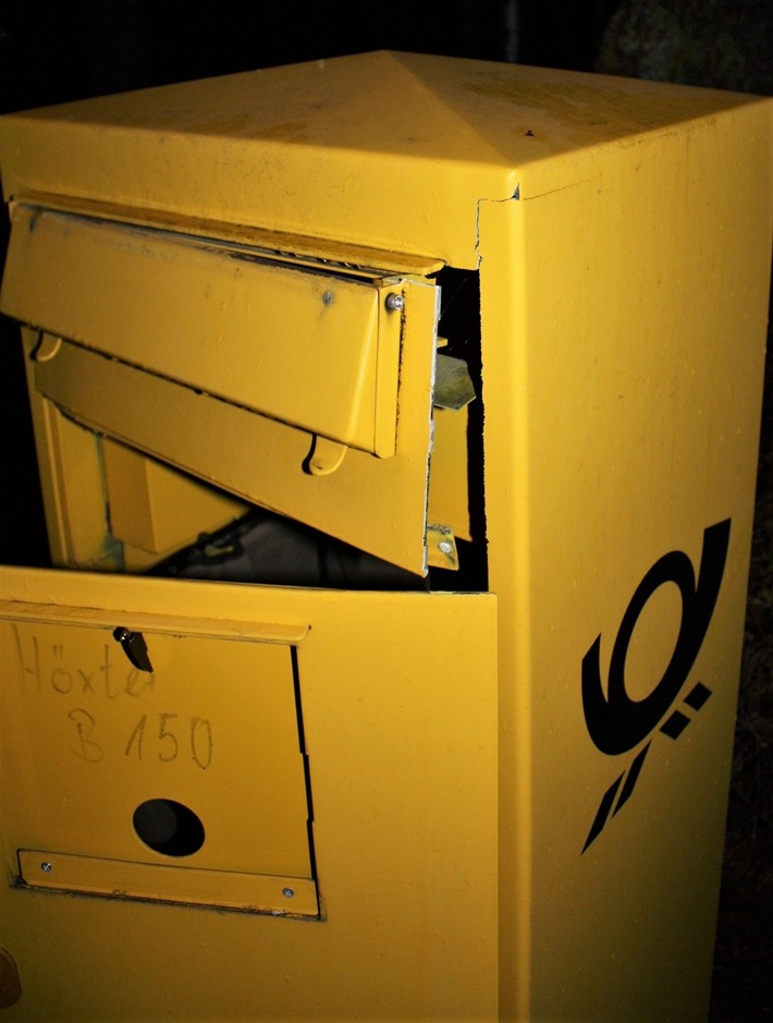POL-HX: Briefkasten in Höxter aufgesprengt