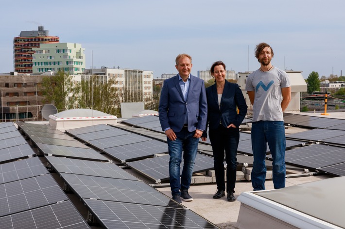 Hamburger Nordwandhalle bezieht Solarstrom vom eigenen Dach / Neues Photovoltaik-Contracting für Gewerbe