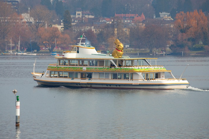 Der Lindt Goldhase erobert den Zürichsee (BILD)