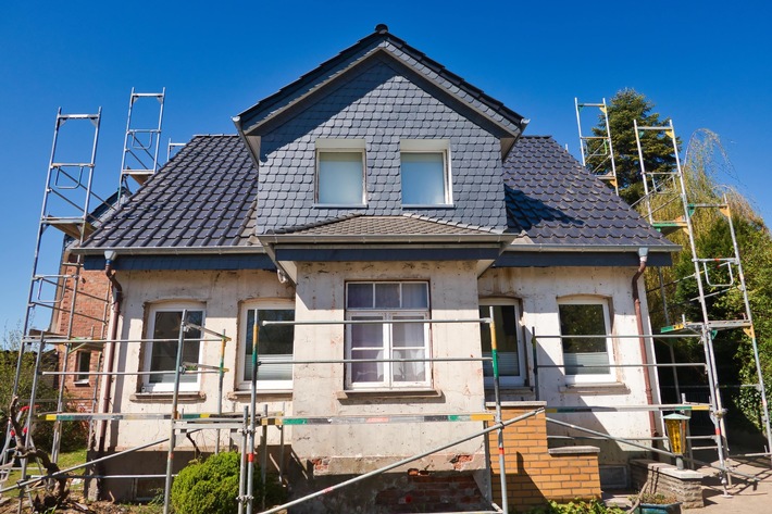 Jetzt das Haus energetisch fit machen: So können sich Eigentümer gegen Risiken bei Energiepreisen absichern