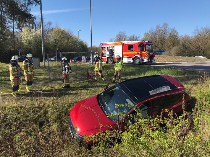 FW Speyer: Verkehrsunfall / Eine Person verletzt