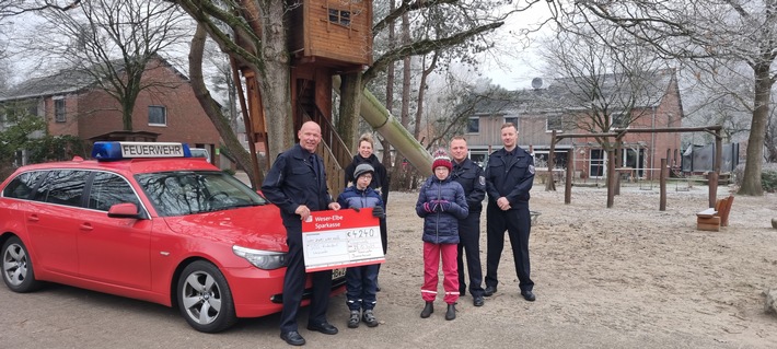 FW Bremerhaven: Personal der Feuerwehr Bremerhaven spendet für das SOS-Kinderdorf Worpswede