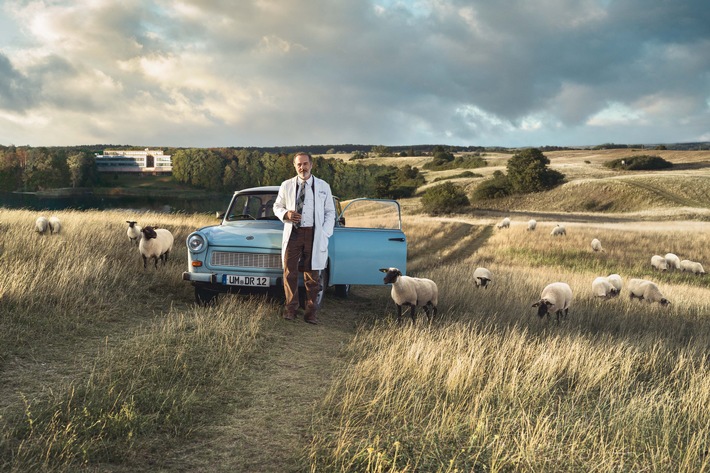 Start der neuen ZDF-Primetime-Serie &quot;Doktor Ballouz&quot; / Alle Folgen bereits früher in der ZDFmediathek abrufbar