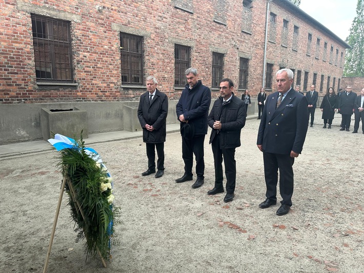 CSU-Landtagsfraktion besucht Gedenkstätte Auschwitz-Birkenau - Holetschek: "Erinnerung ist Verantwortung - gerade 80 Jahre nach dem Ende des NS-Regimes."