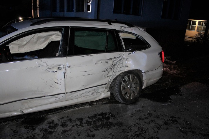 POL-OE: Autofahrer bei Unfall schwerverletzt