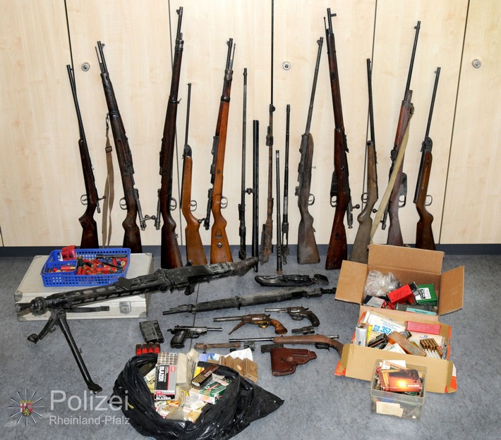 POL-PPWP: Illegale Kriegswaffen und Munition sichergestellt