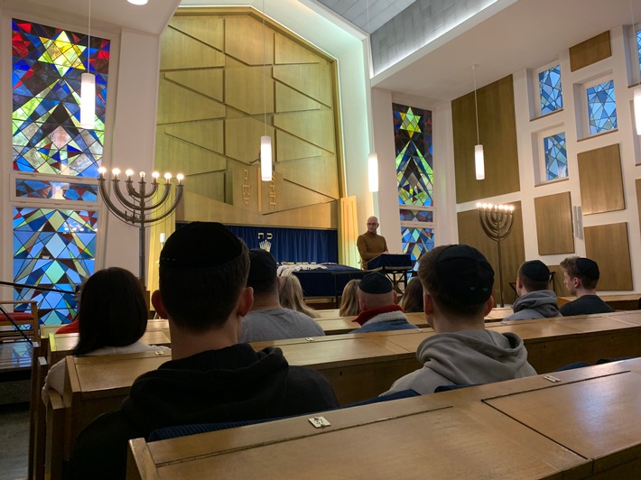 POL-MS: "Resilienz gegen Antisemitismus" - Komissaranwärterinnen und -anwärter besuchen die jüdische Synagoge
