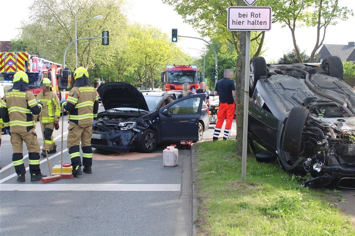 POL-MI: Auto überschlägt sich bei Überholmanöver