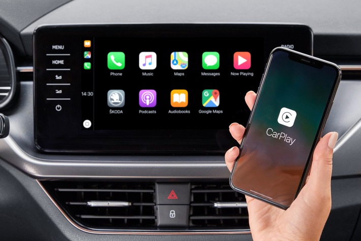 SKODA SCALA und SKODA KAMIQ binden mit der neuen Wireless SmartLink-Technologie kabellos Smartphones ein (FOTO)