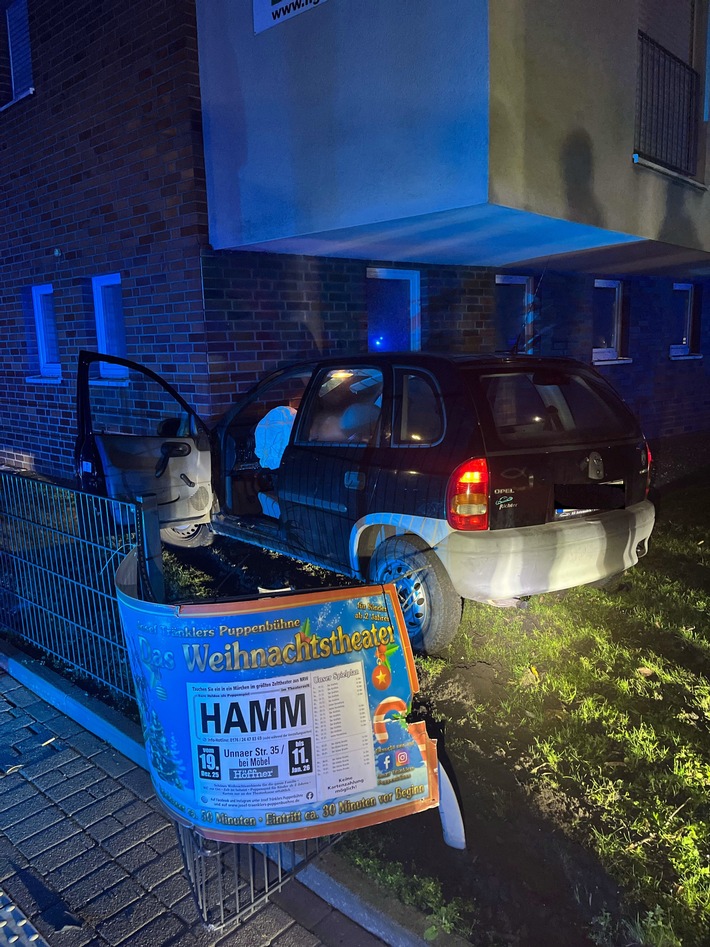 POL-HAM: Flucht vor Polizeikontrolle endet mit zwei Leichtverletzten