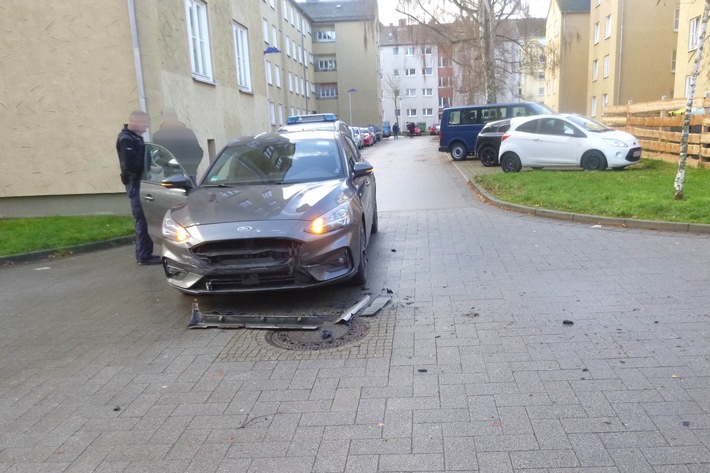 POL-KS: Zusammenstoß in Friedrich-Wöhler-Straße: Unfallopfer ergreift die Flucht; Polizei bittet um Hinweise auf grauen Mitsubishi