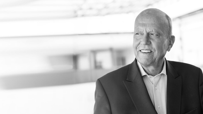 zeb trauert um Henner Schierenbeck / Mitgründer der Unternehmensberatung und langjähriger Ordinarius für Bankmanagement und Controlling im Alter von 79 Jahren verstorben