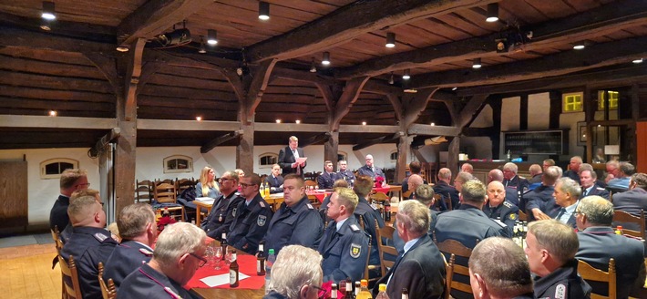 FFW Schiffdorf: Ehrungen und Beförderungen beim Jahreskameradschaftsabend der Gemeindefeuerwehr Schiffdorf