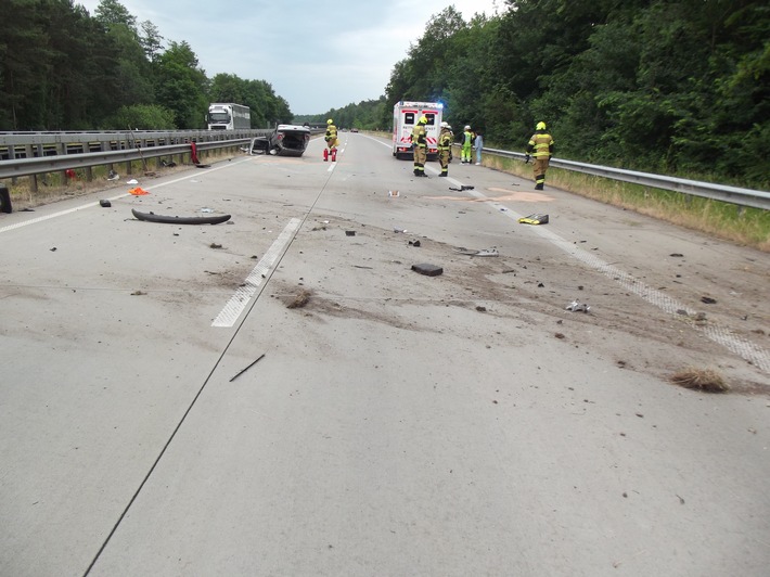 POL-CUX: Verkehrsunfall auf der BAB27 im Bereich Schwanewede - 24 -jähriger Fahrzeugführer verliert aufgrund einer Niesattacke die Kontrolle über seinen PKW