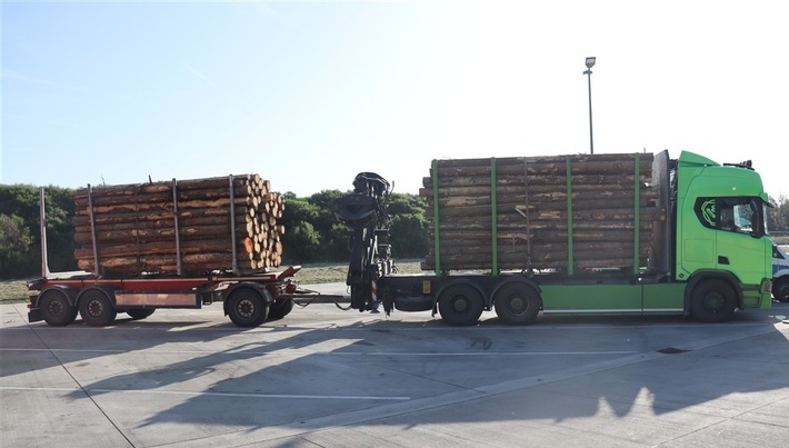 POL-PPTR: Bremsscheibe gerissen, überladen und zu lang - Holztransport musste stehen bleiben