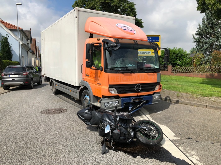 POL-PDWO: Worms - Motorradfahrer bei Frontalzusammenstoß schwer verletzt