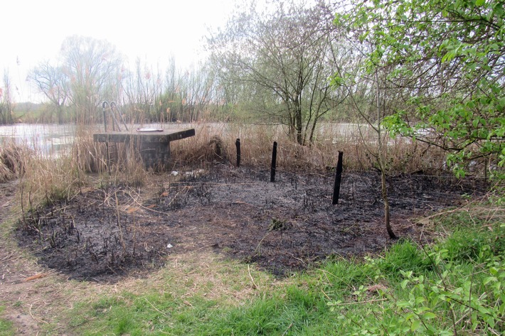 POL-ME: Jugendliche legen Feuer in Naturschutzgebiet: Polizei ermittelt - Monheim - 1904110