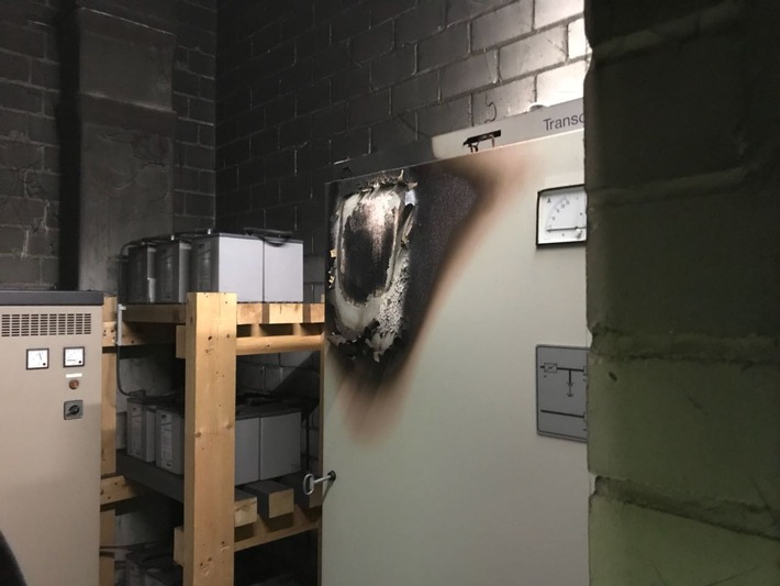 POL-HM: Brand in einer Werkhalle eines Logistikunternehmens