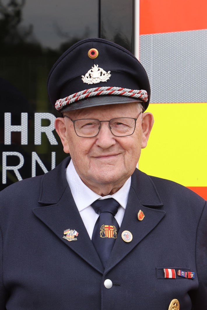FW Paderborn: Ehrenlöschzugführer Benhausen, Oberbrandmeister a.D. Josef Meyer verstarb am Montag, den 24. März 2025 im 93. Lebensjahr
