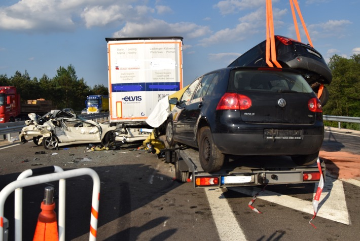 POL-PPWP: Stauende - Tödlicher Verkehrsunfall auf der A 6
