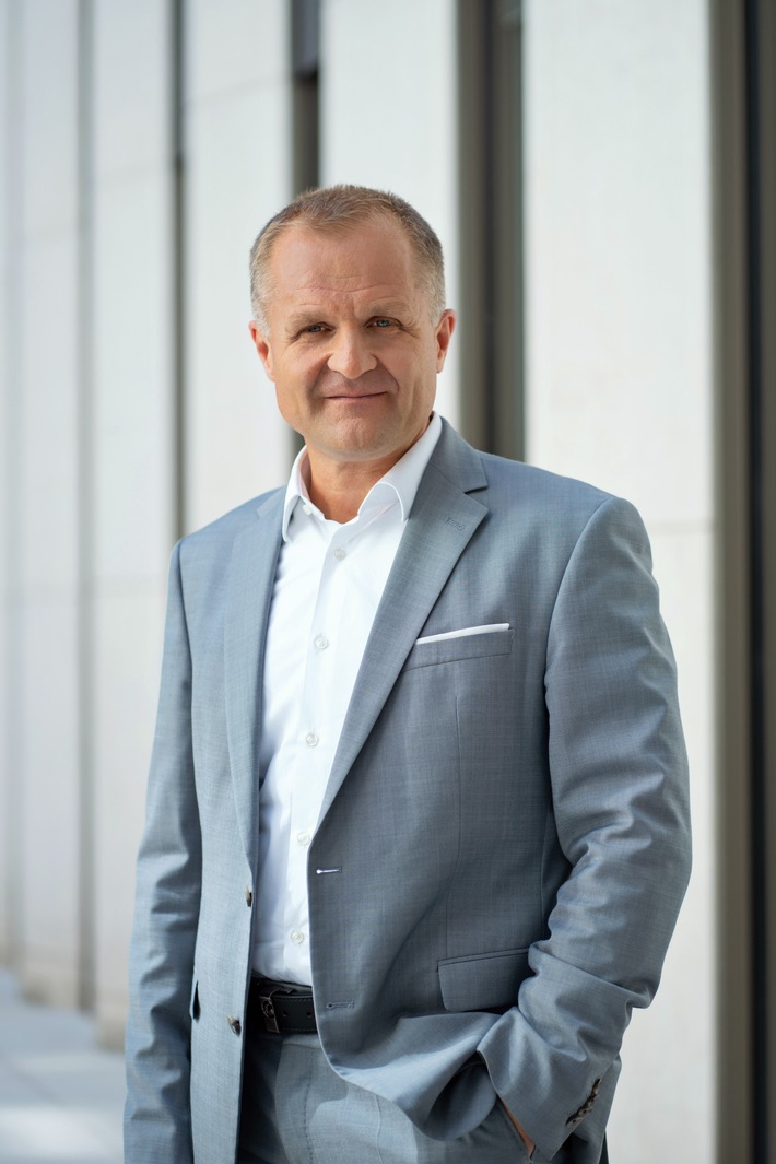 "Ein Hitzetag kostet Deutschland 431 Millionen Euro" / Interview mit Stephan Fasshauer, Hauptgeschäftsführer der Deutschen Gesetzlichen Unfallversicherung (DGUV)
