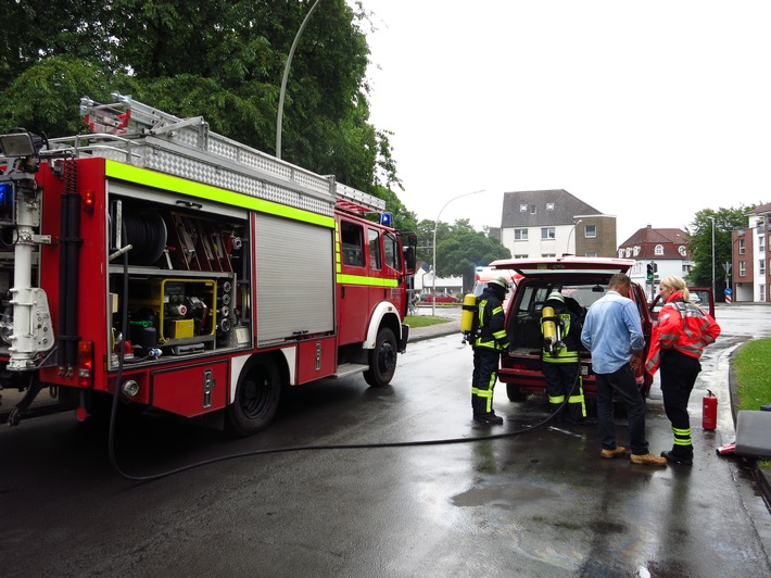 FW-WRN: Bulli brennt auf Cappenberger Straße