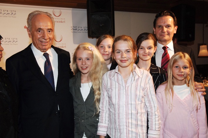 Alle Kinder dieser Erde / Freundschafts- und Friedenslieder von Detlev Jöcker zugunsten des Shimon Peres-Haus