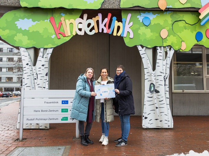 1.300 Euro für den Verein für krebskranke Kinder Hannover / Wertgarantie Group spendet Einnahmen aus der Parkplatz-Kasse für den Bau eines Elternhauses
