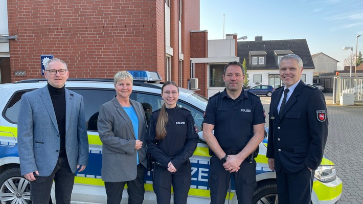 POL-HI: SARSTEDT (han) - Neubesetzung der Polizeistation Giesen und Unterstützung in der Polizeistation Nordstemmen - Inspektionsleitung begrüßt engagierte Verstärkung