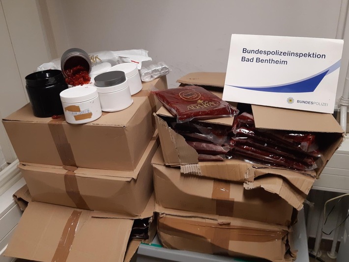 BPOL-BadBentheim: Rund 150 Kilogramm unversteuerten Shisha-Tabak sichergestellt