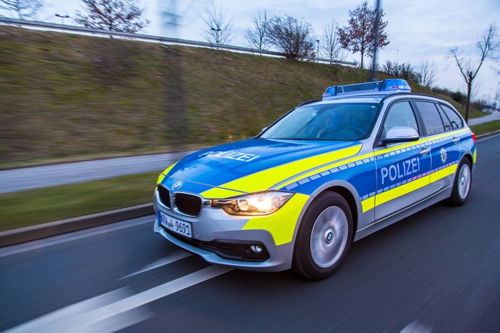 POL-ME: Erst 16-jähriger Autofahrer rast mit geklauten Kennzeichen durch Ratingen: Festnahme! - Ratingen - 2011125