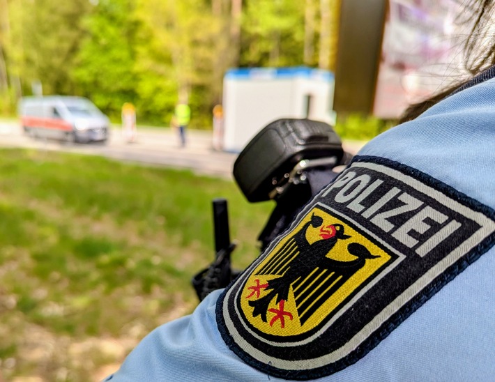 Bundespolizeidirektion München: Mit Teamwork zur erfolgreichen Schleusungsvereitelung: Bundes- und Grenzpolizei stoppen Schleuser bei Waidhaus