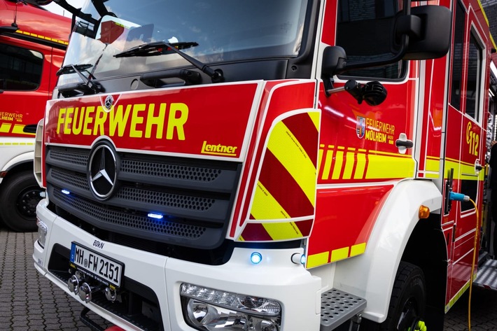 FW-MH: Verkehrsunfall mit sechs verletzten Personen