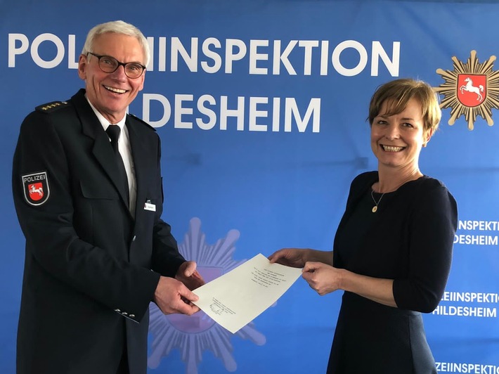 POL-GOE: Abschied nach 15 Jahren: Uwe Ippensen, Leiter der Polizeiinspektion Hildesheim, in den Ruhestand verabschiedet