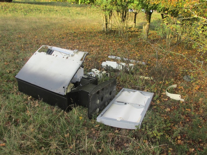 POL-MK: Eisdielen-Einbrecher schleppen Zigarettenautomaten weg