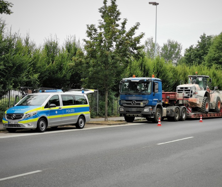 POL-ME: Gleich drei Lkw stillgelegt: Kommissaranwärter hatte &quot;glückliches Händchen&quot; - Langenfeld / Heiligenhaus - 1907100