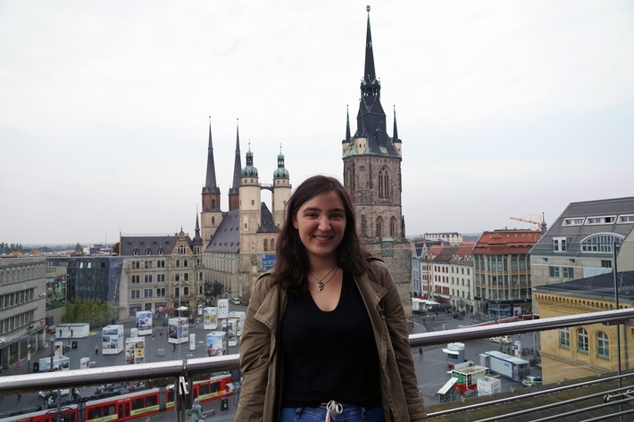 Bürgerdelegation Sachsen-Anhalt Jolene Rätz: "Meine Mutter sagt immer: Du kannst nicht die ganze Welt retten. Aber ich würde es gern." // (c) Staatskanzlei / Daniel Baumann / Weiterer Text über ots und www.presseportal.de/nr/157804 / Die Verwendung dieses Bildes ist für redaktionelle Zwecke unter Beachtung ggf. genannter Nutzungsbedingungen honorarfrei. Veröffentlichung bitte mit Bildrechte-Hinweis.