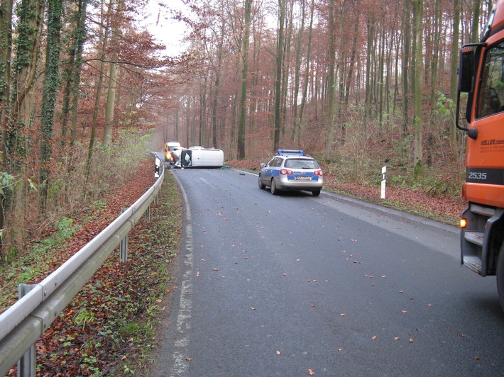 POL-HOL: Kreissstraße 40  - Glesse Rtg. Ottenstein: 42jähriger bei Unfall leicht verletzt - Nach rechts von der Fahrbahn abgekommen -