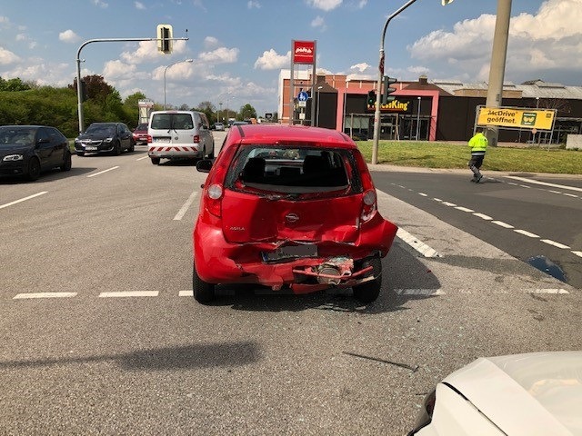 POL-PDWO: Worms - Verkehrsbehinderung wegen Unfall auf B9