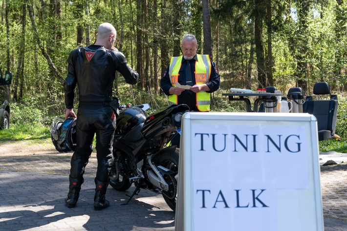POL-LG: ++ Kontrolle im Amt Neuhaus ++ Polizei kommt mit Motorradfahrenden ins Gespräch ++ Präventionsgedanke im Vordergrund ++ Mehrere mündliche Verwarnungen ++