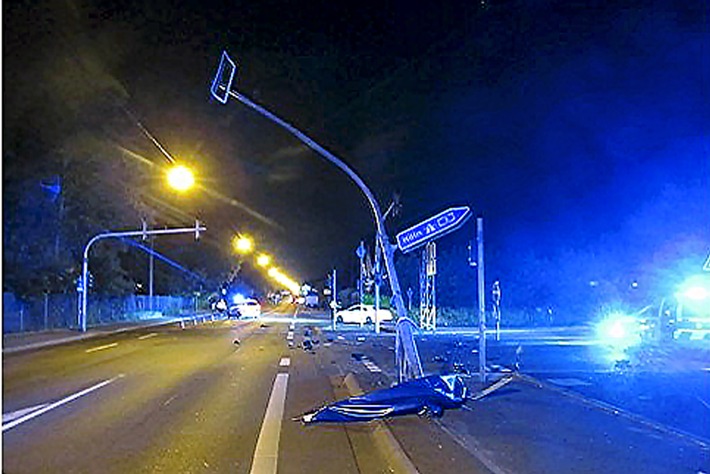 POL-ME: Mit 1,4 Promille von der Fahrbahn abgekommen und verunfallt - Langenfeld - 2306038