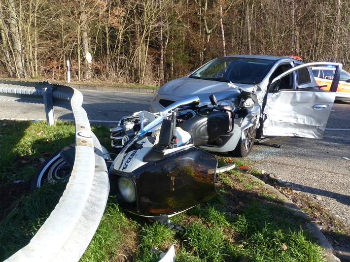 POL-PDNW: Verkehrsunfall mit schwer verletztem Motorradfahrer