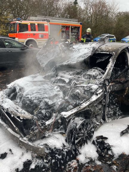 POL-HA: PKW Brand durch Kinderfeuerwerk