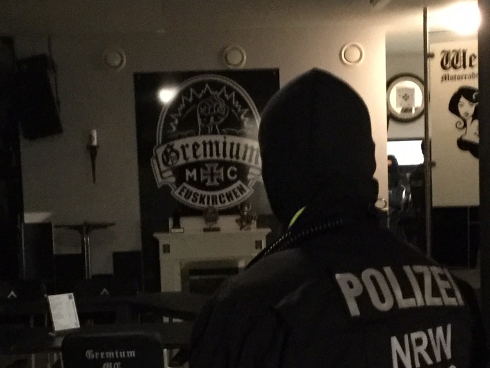 POL-BN: Erftstadt/Euskirchen: Polizei durchsuchte im Rockermilieu - Tatverdächtiger gab Schuss ab