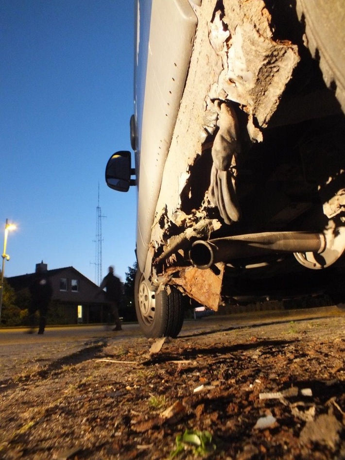 POL-SE: A23/Horst: Autobahnpolizei Elmshorn zieht schrottreifen LKW aus dem Verkehr - mit Foto