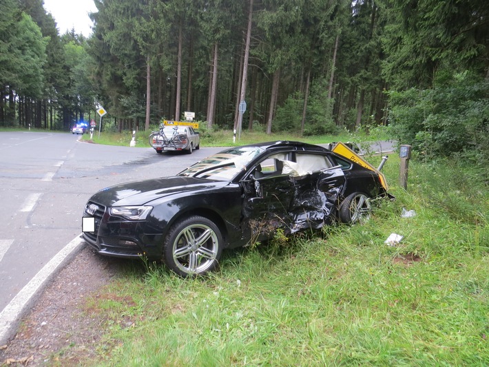 POL-PPTR: Verkehrsunfall mit vier Schwerverletzten