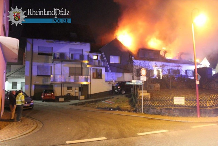 POL-PPWP: Wohnhaus ausgebrannt - mehr als 200.000 Euro Schaden