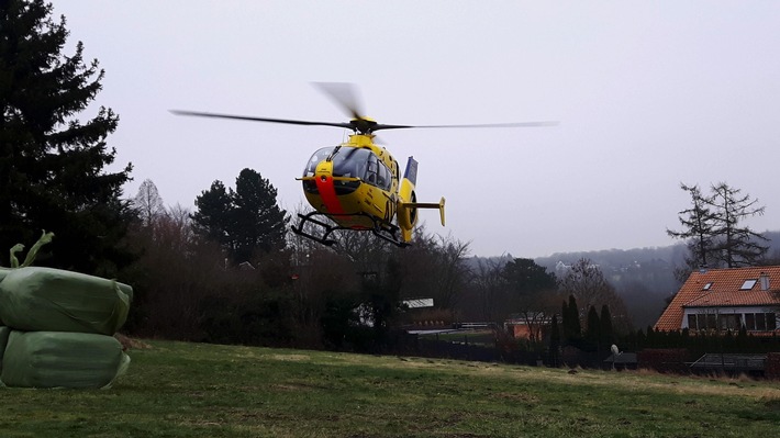 FW-EN: First Responder Einsatz am Ahlenberg für die Feuerwehr - Christoph 8 landete als Notarztzubringer